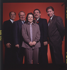 (Left to right) With Meloche Monnex: Richard S. Lim, vice-president (Affinity Market Group) and Raymond A. Dcarie, chairman (Affinity Market Group); Gillian Sewell,
coordinator, Alumni Affairs, York University; Gary. J. Smith, vice-president (University 