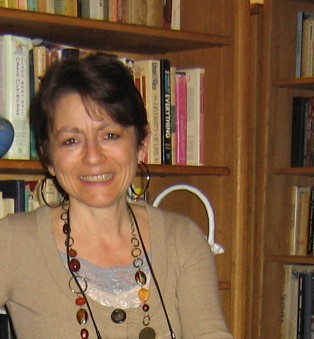 profile picture of woman in front bookcase
