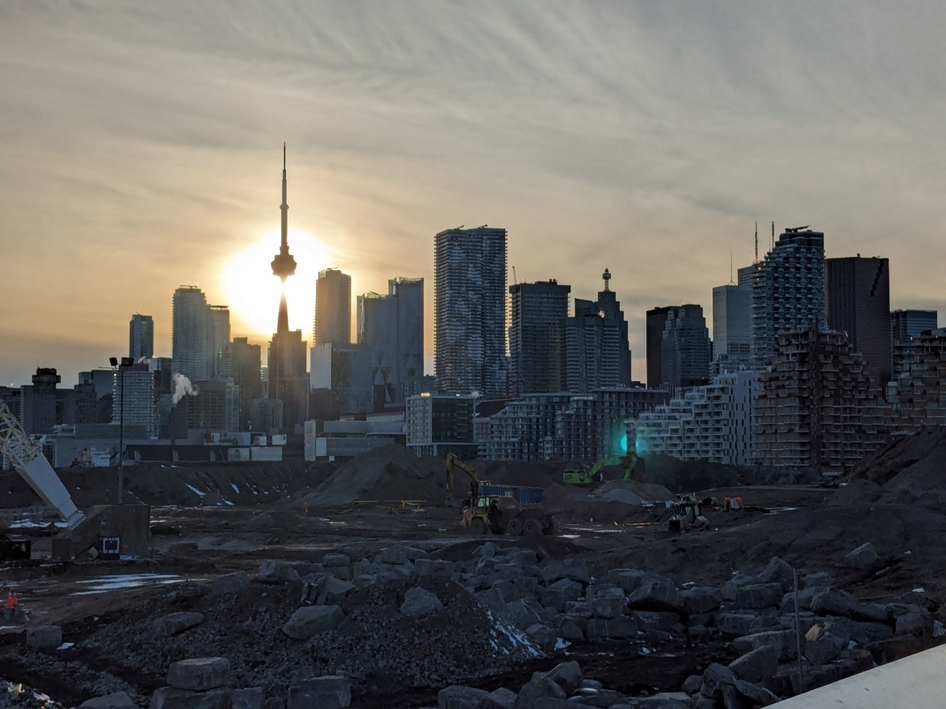 Most people seeing this picture concentrate on the sunset over Toronto’s downtown. However, the SNSF project also aims to investigate the gray areas of Toronto’s development dynamics. Credits: S. Lambelet (taken on March 24th, 2024).