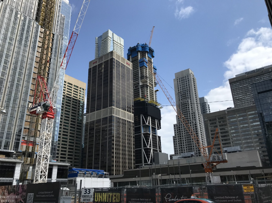 “The One” at Bloor/Yonge, commonly referred to as “The Center of Canada”. Initiated in August 2017, the construction of this supertall skyscraper aiming to become Canada’s tallest building has been suspended for several months due to overcost, delays and a change of lead developer. Would Toronto’s neoliberal growth machine be jammed? Credits: S. Lambelet (taken on May 4th, 2024).