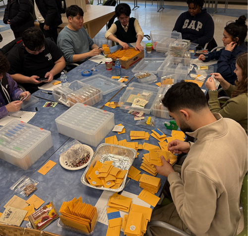 Maloca students working on seeds