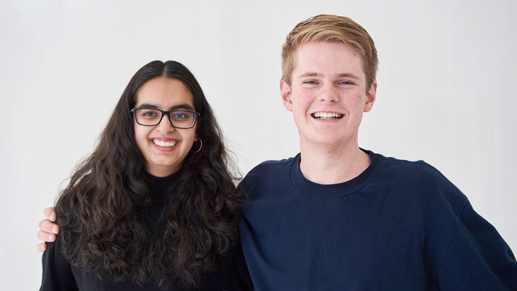 Des étudiants et étudiantes sur le campus Glendon. 