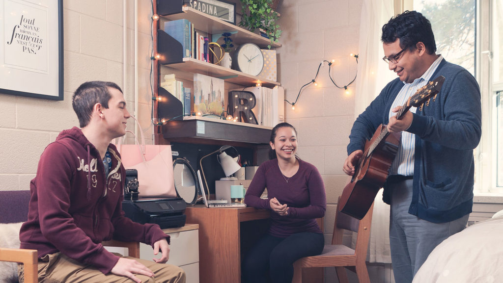  Students on Glendon Campus.