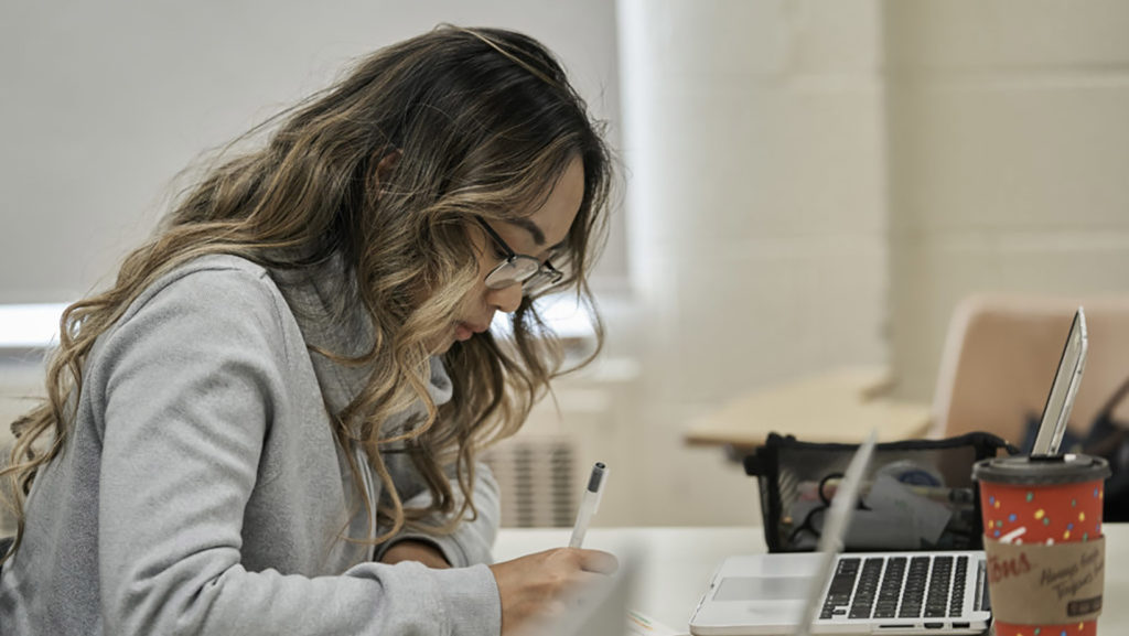 Des étudiantes sur le campus Glendon.