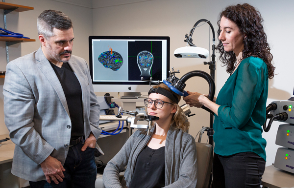 Professor and students in a Neuroscience lab