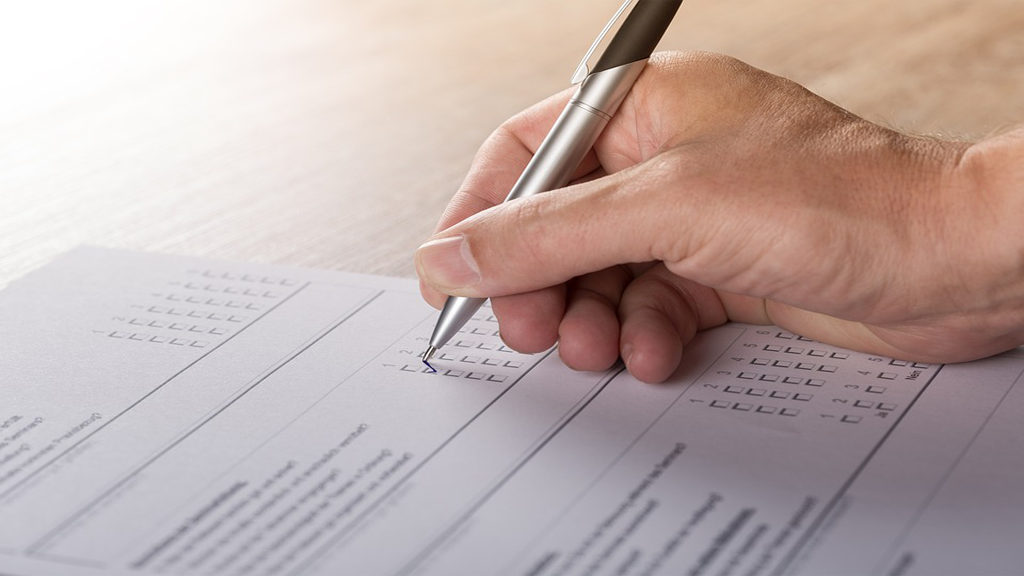 Hand check marking boxes on survey 1024 x 576