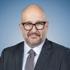 RaphaelCosta_Portrait_Final_550x550 A photo of Raphael Costa