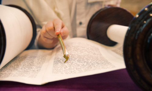 Certificate in Hebrew & Jewish Studies reading the torah
