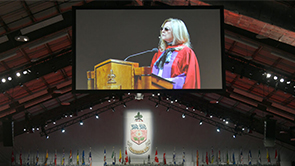 Anna Porter addressing convocation