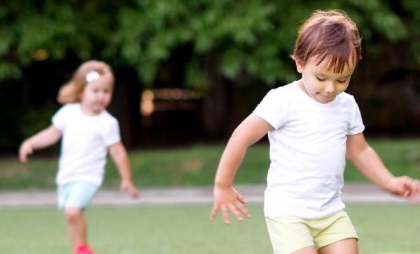 Pros and cons of preschoolers in sports