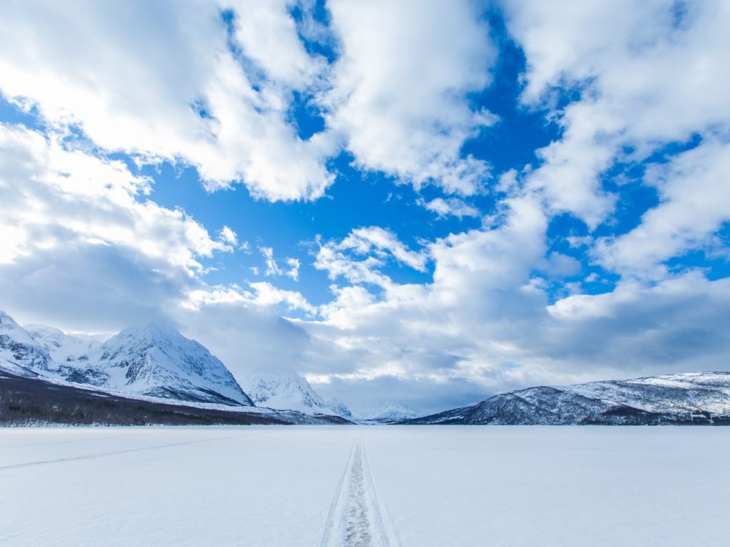 Photo of frozen lake 