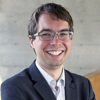 headshot of prof eric kennedy