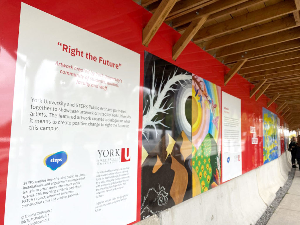 L’Université York et la Ville de Markham ont dévoilé de nouvelles installations artistiques sur la palissade de chantier du campus Markham. Elles permettent aux membres de la communauté de York d’être présents pour l’avenir.