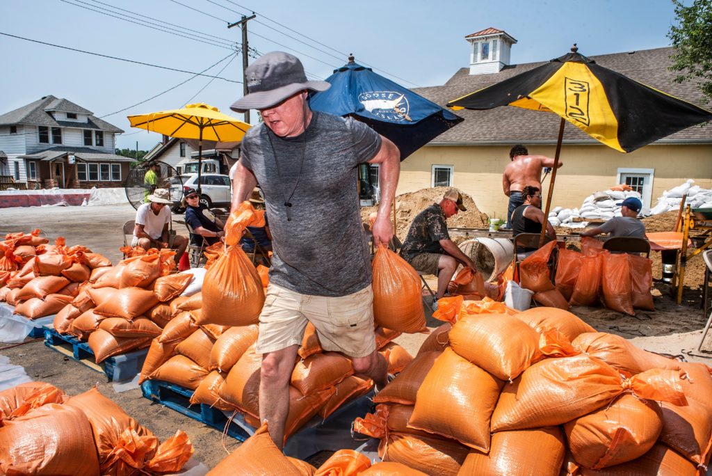 Sandbagging for flood